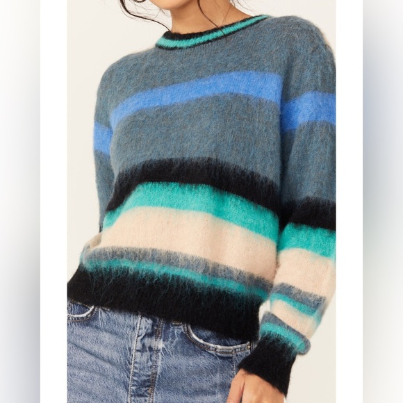 Molly Bracken Lili Sidonio WOMEN'S STRIPED LONG SLEEVE SWEATER - Picture 5 of 9